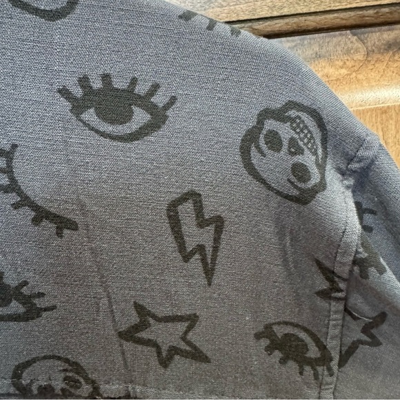 Torrid Emoji Icon Print Button Down Shirt Black Short Sleeve Blouse Size 1 NWOT - Picture 7 of 7